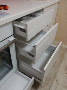 Кухонный гарнитур Alvic-Испания, фурнитура Blum-Австрия, г.Корсаков, ул.Краснофлотская.
